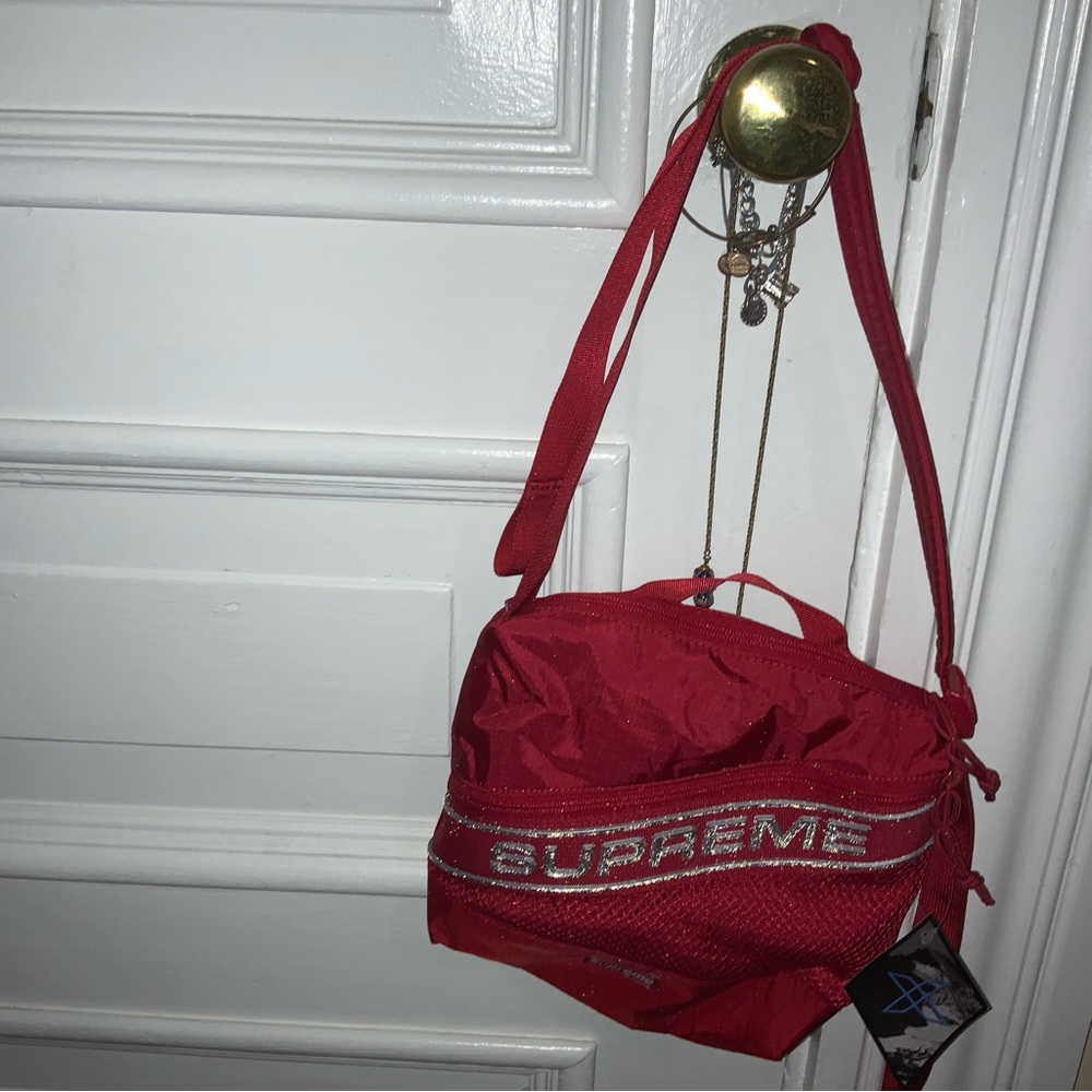 NWT SUPREME RED BAG.  10IN BY 10IN.